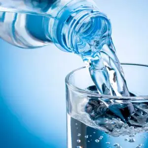 ¿Cuánta agua debo beber para adelgazar?